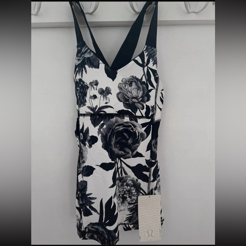 Black white floral top Lululemon